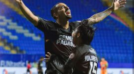 Striker Semen Padang FC, Bruno Gomes selebrasi usai mencetak gol. (Foto: IG @semenpadangfcid)