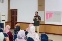 Camat Lubeg Nofiandi Amir membuka Sosialisasi Sertifikasi Halal Produk UMKM Kecamatan Lubuk Begalung, Kamis (30/1/2025). (Foto: Ist)