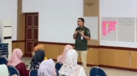 Camat Lubeg Nofiandi Amir membuka Sosialisasi Sertifikasi Halal Produk UMKM Kecamatan Lubuk Begalung, Kamis (30/1/2025). (Foto: Ist)