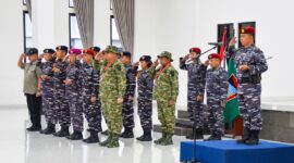 Dansat Kopaska Koarmada I, Kolonel Laut (T) Evi Bayu Priyatno membuka Bimtek Bela Negara dan Wawasan Kebangsaan yang diikuti para kepala OPD di lingkungan Pemko Padang. (Foto: Prokopim Padang)