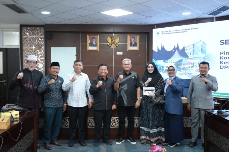 Komisi V DPRD Sumbar menyambut kunjungan kerja Komisi IV DPRD Provinsi Jambi, Rabu (15/1/2025). (Foto: DPRD Sumbar)