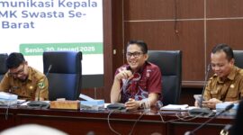 Wakil Ketua DPRD Sumbar, Evi Yandri Rajo Budiman menerima audiensi FKKS SMK Swasta se-Sumbar, Senin (20/1/2025) di gedung DPRD. (Foto: DPRD Sumbar) 