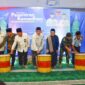 Wawako Maigus Nasir bersama unsur Forkopimda Kota Padang memukul gendang tanda dilaunchingnya Pesantren Ramadhan 1446 H, di Masjid Agung Nurul Iman, Jumat (21/2/2025). (Foto: Prokopim Padang)