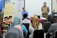 Camat Lubeg Nofiandi Amir saat Pembinaan Pokja Kampung KB se-Kecamatan Lubeg di Balai Penyuluh KB Lubeg, Selasa (4/2/2025). (Foto: Ist)