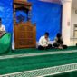 Guru Besar UIN Imam Bonjol Padang, Prof. Dr. Duski Samad memberikan tausiyah dalam wirid bulan Pemko Padang, Jumat (7/2/2025). (Foto: Diskominfo Padang)