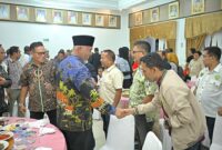 Gubernur Sumbar Mahyeldi menerima kunjungan silaturahmi para pegiat dan pelaku dunia olahraga se-Sumbar di Auditorium Gubernuran, Kamis (13/2/2025). (Foto: ADPSB)
