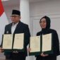 Penandatanganan MoU oleh Pj Wali Kota Padang, Andree Algamar bersama Perwakilan Direksi PT Bank CIMB Niaga Tbk, Rahmi Asrizal, Rabu (19/2/2025). (Foto: Diskominfo Padang)