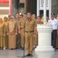 Wagub Sumbar Vasko Ruseimy memimpin apel perdana di halaman Kantor Gubernur Sumbar, Senin (24/2/2025). (Foto: ADPSB)