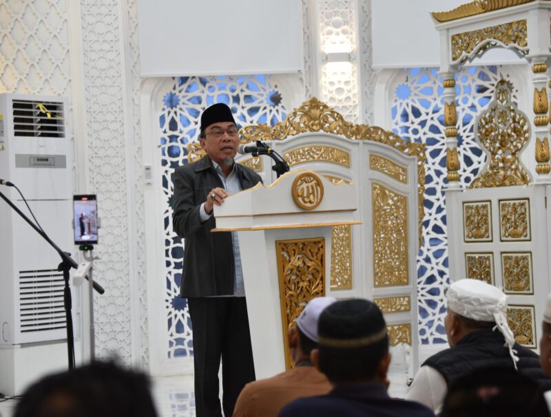 Wawako Padang, Maigus Nasir dalam kegiatan Subuh Mubarakah di Masjid Al Hijrah Padang Area, Jalan Sisingamangaraja, Minggu (23/2/2025). (Foto: Diskominfo Padang)