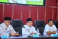 Wakil Wali Kota Padang Maigus Nasir memimpin Rakor TPID Padang di Balai Kota Aie Pacah, Jumat (21/2/2025). (Foto: Prokopim Padang)