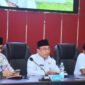 Wakil Wali Kota Padang Maigus Nasir memimpin Rakor TPID Padang di Balai Kota Aie Pacah, Jumat (21/2/2025). (Foto: Prokopim Padang)