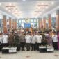 Wakil Wali Kota Padang Maigus Nasir bersama unsur Forkopimda, para tokoh ormas, sosial, pemuda dan keagamaan di Kota Padang usai penandantanganan pernyataan sikap bersama, Jumat (21/2/2025). (Foto: Prokopim Padang)