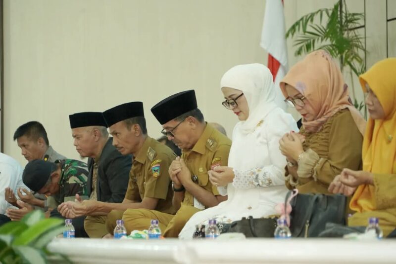 Pemkab Solsel menggelar peringatan Isra Mi'raj Nabi Muhammad SAW 1446 H di Aula Sarantau Sasurambi, Senin (3/2/2025). (Foto: Pemkab Solsel)