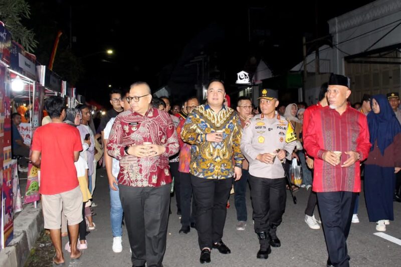Festival Siti Nurbaya dan Cap Gomeh 2025 resmi ditabuh di Kota Padang, Jumat (7/2/2025) malam. (Foto: Diskominfo Padang)