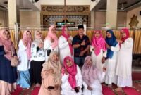 Lurah Gurun Laweh Nan XX Vebrinanda saat menghadiri pemilihan Ketua BKMT dan Bundo Kanduang di Kelurahan Gurun Laweh, Sabtu (8/2/2025). (Foto: Ist)