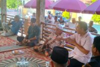 Camat Lubeg, Nofiandi Amir menghadiri sosialisasi pengelolaan sampah oleh LPS Kelurahan di Palanta Nita Jaya RW 10, Kelurahan Parak Laweh Pulau Aia Nan XX, Sabtu (8/2/2025). (Foto: Ist)
