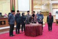 DPRD Padang Panjang gelar Rapat Paripurna Pengumuman Hasil Penetapan Pasangan Calon Wali Kota dan Wakil Wali Kota Terpilih Kota Padang Panjang periode 2025-2030, Sabtu (8/2/2025) malam. (Foto: Diskominfo Padang Panjang)