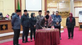 DPRD Padang Panjang gelar Rapat Paripurna Pengumuman Hasil Penetapan Pasangan Calon Wali Kota dan Wakil Wali Kota Terpilih Kota Padang Panjang periode 2025-2030, Sabtu (8/2/2025) malam. (Foto: Diskominfo Padang Panjang)