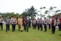 Bupati Dharmasraya, Sutan Riska Tuanku Kerajaan saat Apel Gelar Pasukan Operasi Keselamatan Singgalang Tahun 2025 di Mapolres Dharmasraya, Gunung Medan, Senin (9/2/2025). (Foto: Pemkab Dharmasraya)