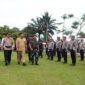 Bupati Dharmasraya, Sutan Riska Tuanku Kerajaan saat Apel Gelar Pasukan Operasi Keselamatan Singgalang Tahun 2025 di Mapolres Dharmasraya, Gunung Medan, Senin (9/2/2025). (Foto: Pemkab Dharmasraya)