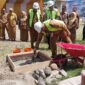 Pj Wali Kota Padang Andree Algamar meletakan batu pertama pembangunan gedung perpustakaan Kota Padang, Senin (10/2/2025). (Foto: Diskominfo Padang)