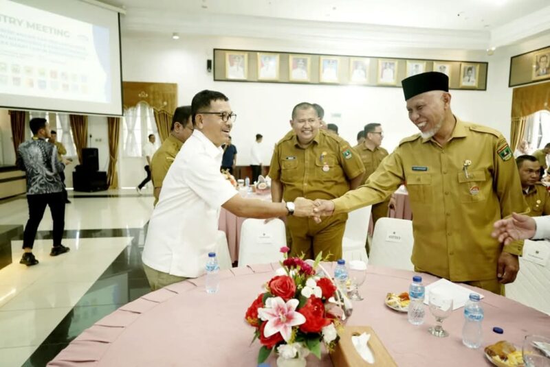 Bupati Solok Selatan, H. Khairunas, menghadiri Entry Meeting. (Foto: Pemkab Solsel)