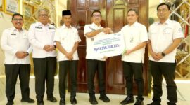 Bupati Solsel Khairunas saat audiensi dengan BPJS Ketenagakerjaan Cabang Solok di ruang kerja bupati, Rabu (12/2/2025). (Foto: Pemkab Solsel)