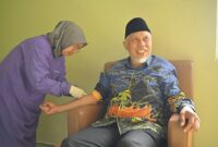 Gubernur Sumbar Mahyeldi Ansharullah menjalani pemeriksaan medis di RS Unand, Kamis (13/2/2025). (Foto: ADPSB)
