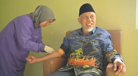 Gubernur Sumbar Mahyeldi Ansharullah menjalani pemeriksaan medis di RS Unand, Kamis (13/2/2025). (Foto: ADPSB)