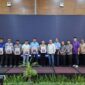 Kapolres Padang Panjang, AKBP Kartyana Widyarso Wardoyo Putro menerima penghargaan dari Ikatan IMI Sumbar. (Foto: Diskominfo Padang Panjang)