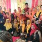 Camat Lubeg Nofiandi Amir bersama Ketua Bundo Kanduang Kota Padang dan para Bundo Kandung Minangkabau Nagari Nan XX Kecamatan Lubeg. (Foto: Ist)