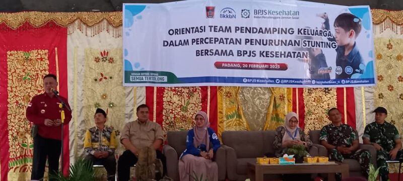Kepala DP3AP2KB Padang Eri Sendjaya memberikan sambutan saat kegiatan orientasi TPK di Gedung Balai Basuo, Kecamatan Lubuk Begalung. (Foto: Diskominfo Padang)