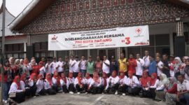 Wawako Padang Maigus Nasir menghadiri donor darah yang diselenggarakan oleh PMI bersama Komunitas Peduli Alang Laweh Peduli. (Foto: Diskominfo Padang)