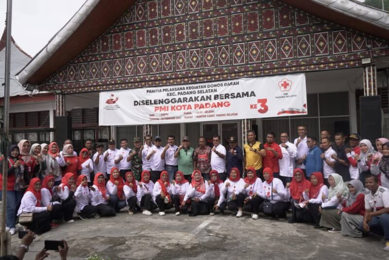 Wawako Padang Maigus Nasir menghadiri donor darah yang diselenggarakan oleh PMI bersama Komunitas Peduli Alang Laweh Peduli. (Foto: Diskominfo Padang)