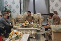 Wawako Padang Maigus Nasir menerima kunjungan Konselor Kedutaan Besar RRT untuk Indonesia, Mr. Zhen Wang Da di Kediaman Resmi Wali Kota Padang, Selasa (25/2/2025). (Foto: Diskominfo Padang)