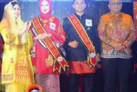 Shintia Ulfa Amanda dan Aidil Saputra dinobatkan sebagai pasangan Uni dan Uda Duta Wisata Kota Padang Tahun 2025. (Foto: Prokopim Padang)
