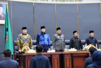 DPRD Kota Padang mengesahkan pasangan Fadly Amran dan Maigus Nasir sebagai Wali Kota dan Wakil Wali Kota Padang periode 2025-2030. (Foto: Prokopim Padang)