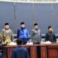 DPRD Kota Padang mengesahkan pasangan Fadly Amran dan Maigus Nasir sebagai Wali Kota dan Wakil Wali Kota Padang periode 2025-2030. (Foto: Prokopim Padang)