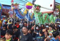 Arak-arakan sipasan dalam rangka memeriahkan Cap Go Meh 2025. (Foto: Prokopim Padang)