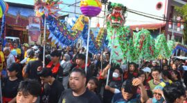 Arak-arakan sipasan dalam rangka memeriahkan Cap Go Meh 2025. (Foto: Prokopim Padang)