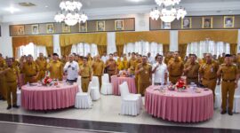 Pj Wali Kota Padang Andree Algamar menghadiri Entry Meeting Evaluasi Perencanaan dan Penganggaran Tahun Anggaran 2025, yang dilaksanakan oleh BPKP Sumbar, di Auditorium Gubernur Sumbar, Senin (10/2/2025). (Foto Prokopim Padang)