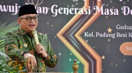 Pj Wali Kota Padang Andree Algamar menghadiri perayaan Khatam Al Quran dan Wisuda Iqra di GSG RW III, Kelurahan Padang Besi, Kecamatan Lubuk Kilangan, Sabtu (15/2/2025). (Foto: Pemko Padang)