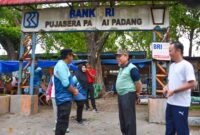 Wakil Wali Kota Padang, Maigus Nasir saat meninjau kawasan Pujasera pada Sabtu (22/2/2025). (Foto: Prokopim Padang)