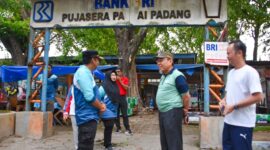 Wakil Wali Kota Padang, Maigus Nasir saat meninjau kawasan Pujasera pada Sabtu (22/2/2025). (Foto: Prokopim Padang)