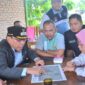 Wawako Padang, Maigus Nasir meninjau langsung kondisi aliran Sungai Batang Maransi, Minggu (23/2/2025). (Foto: Prokopim Padang)