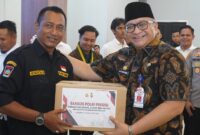 Pemko Padang mengapresiasi Polresta Padang, yang telah membagikan ratusan paket sembako untuk masyarakat Kota Padang menjelang Ramadhan 1446 H/2025. (Foto: Prokopim Padang)
