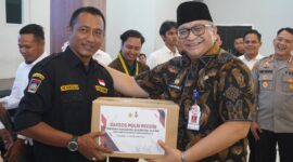Pemko Padang mengapresiasi Polresta Padang, yang telah membagikan ratusan paket sembako untuk masyarakat Kota Padang menjelang Ramadhan 1446 H/2025. (Foto: Prokopim Padang)