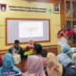 Camat Lubeg, Nofiandi Amir saat sosialisasi pencegahan anemia pada ibu hamil melalui program IRON MOM di Aula Puskesmas Lubuk Begalung, Rabu (5/2/2025). (Foto: Ist)