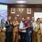 Wakil Ketua DPRD Sumbar, Evi Yandri Rajo Budiman menerima aspirasi DPW Persatuan PPPK (P-PPPK) Sumbar, Senin (20/1/2025). (Foto: DPRD Sumbar)