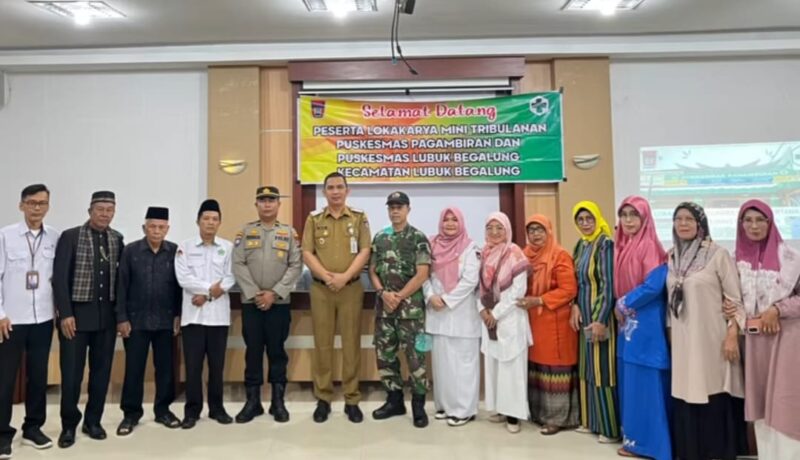 Camat Lubeg Nofiandi Amir membuka Minilok Puskesmas Pagambiran dan Puskesmas Lubuk Begalung di aula kantor camat, Senin (24/2/2025). (Foto: Ist)
